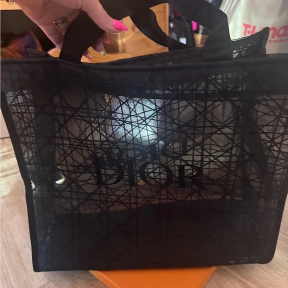 14 entries only to win this pristine LV Besace Mary Kate - Picture 4 of 14